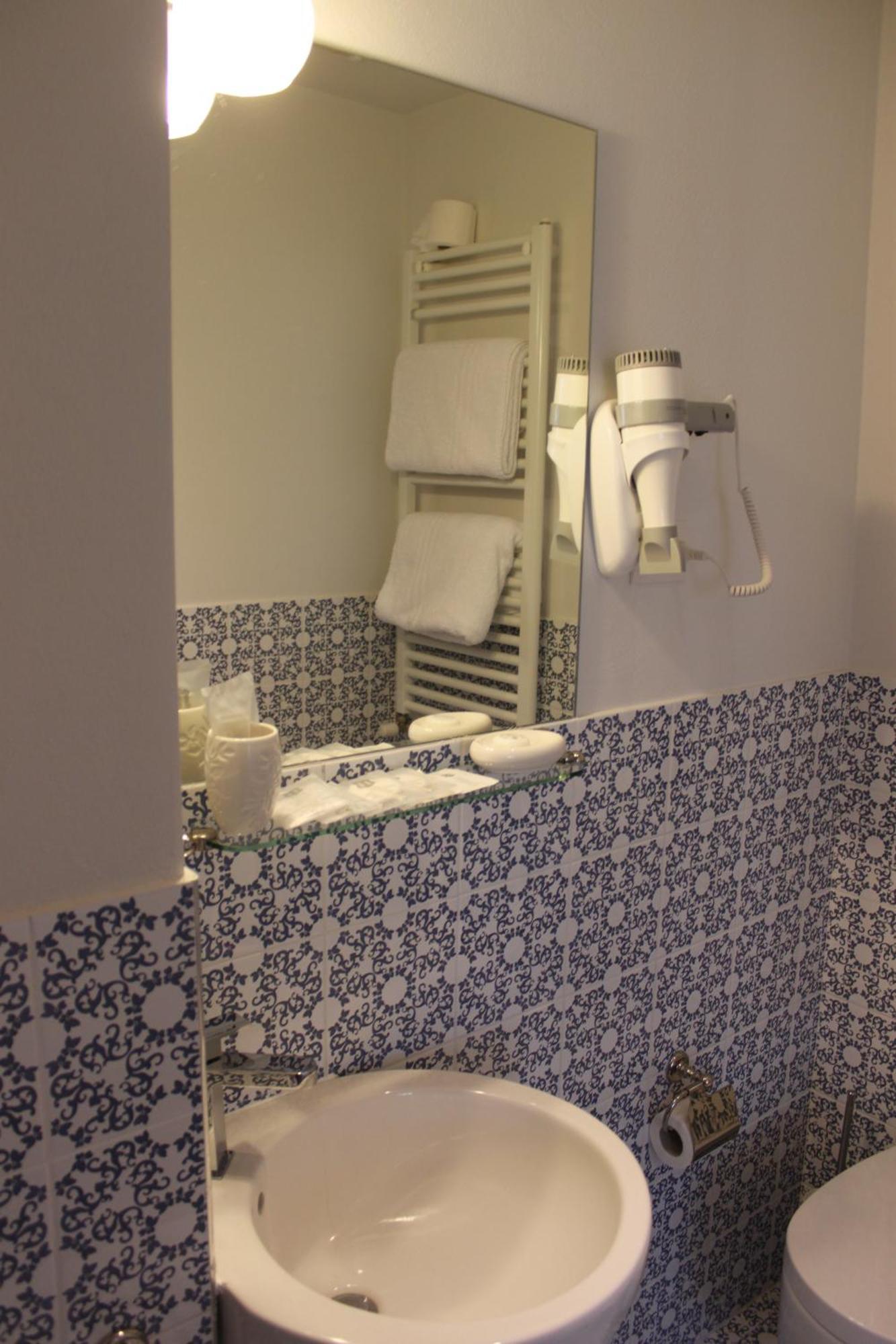 Abracadabra Tortona Bed & Breakfast Milan Exterior photo
